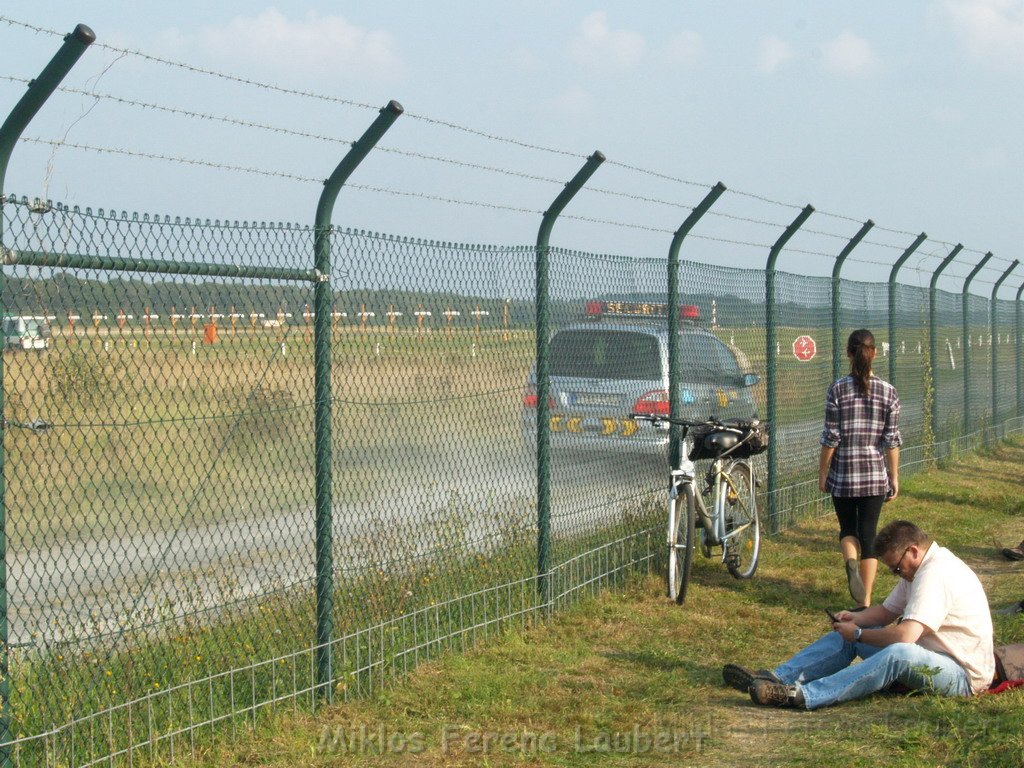 Warten auf den Airbus 380 Koeln Bonn P225.JPG